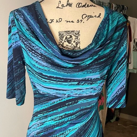 Vintage and Gorgeous- The Bluish colors in this dress are vibrant and Noticeable - Picture 7 of 13